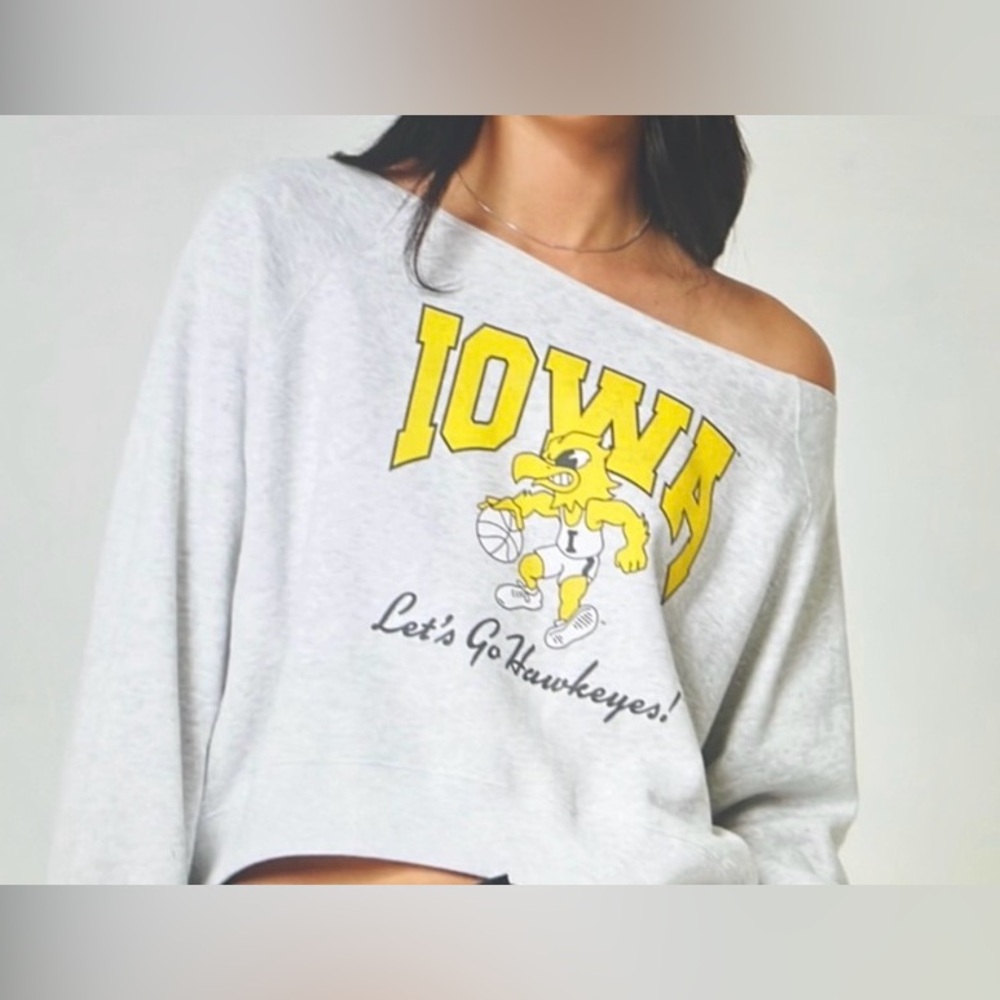 NWT Iowa Hawkeyes Off the Shoulder Hollister Crewneck Sweatshirt L Heather Gray